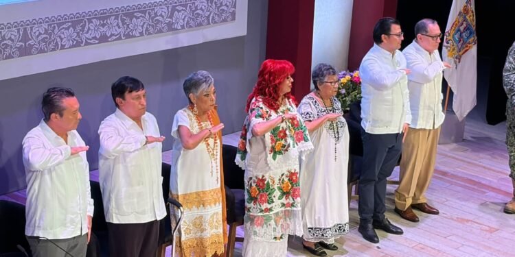 Campeche reconoce a Elvira Tello y rinde homenaje póstumo a Manuel de la Cruz