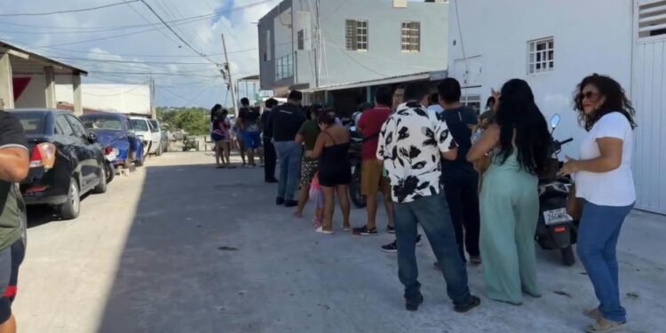 “¡Aquí estamos!”: campechanos arropan a Don Carlos tras la polémica en San Román