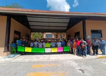 Trabajadores toman Palacio Municipal de Palizada; reclaman adeudo millonario
