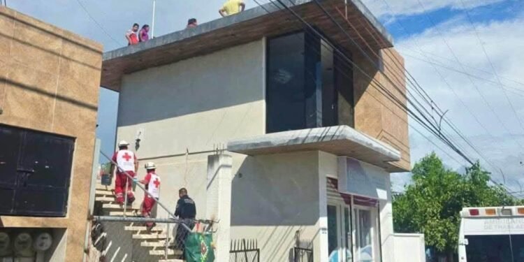 ¿Qué pasó en la colonia La Cruz? Descarga eléctrica cobra la vida de un trabajador