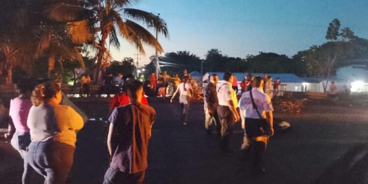 ¿Apagones sin solución? Aguacatal vuelve a las calles y bloquea la carretera