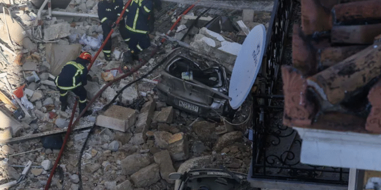 Susto en Atenas: explosión derrumba edificio en plena zona turística