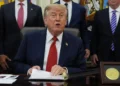Cadenas de televisión de EE. UU. suspenden cobertura de Donald Trump tras veto a CNN