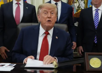 Cadenas de televisión de EE. UU. suspenden cobertura de Donald Trump tras veto a CNN