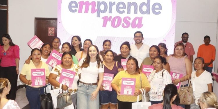 Entregan 130 créditos para pequeños negocios en Campeche