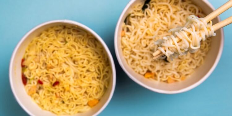 ¿La sopa instantánea se queda meses en tu estómago? Aquí está la respuesta