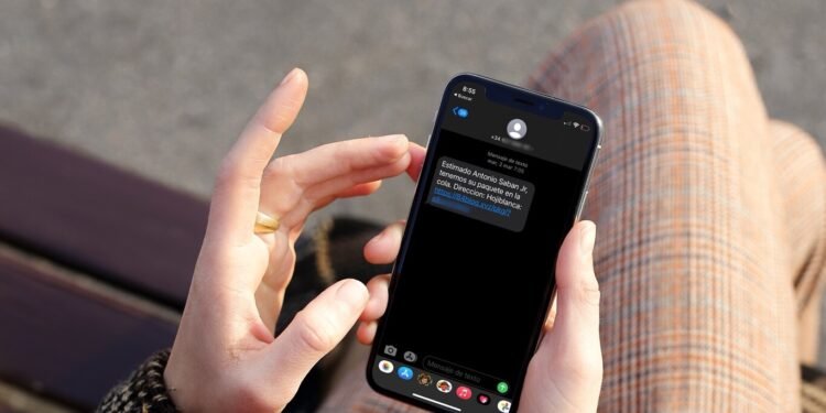 SMS, WhatsApp y redes: así circulan aplicaciones que amenazan tu dinero