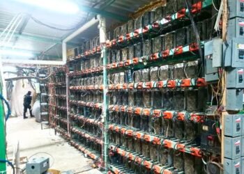 ¡La mina secreta! Descubren casi 300 equipos para generar criptomonedas en Puebla