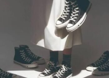 Converse retira anuncio publicitario tras críticas por similitud con el Ku Klux Klan