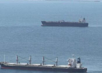 ¡Crudo en el mar! Pemex corre contra el tiempo para reparar ducto