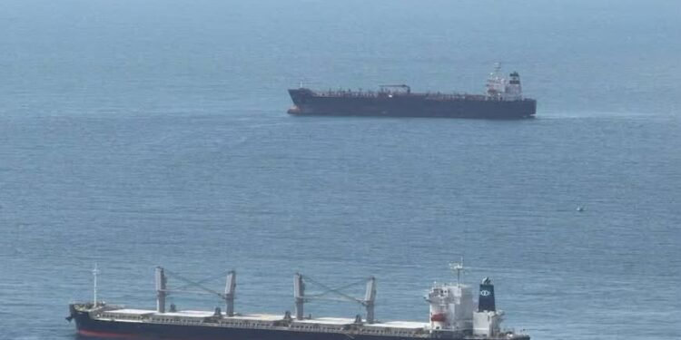 ¡Crudo en el mar! Pemex corre contra el tiempo para reparar ducto