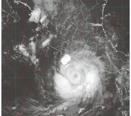 Polo se debilita, pero no se va: huracán baja a categoría 4 frente a México
