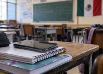 ¡Ya es oficial! SEP publica en el DOF nuevas reglas para celulares en escuelas