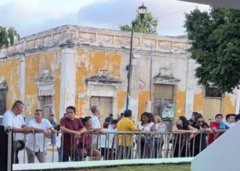 ¿Teatro o medicamentos? Campechanos cuestionan el gasto de hasta 500 mdp