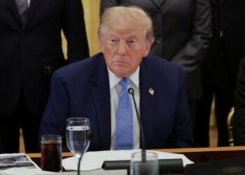 Trump defiende su política migratoria y presume respaldo latino pese al incremento de arrestos en EE. UU.