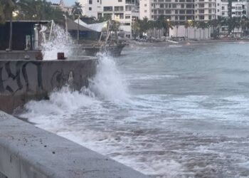 Simón baja a categoría 2, pero el peligro sigue: nueve puertos con restricciones