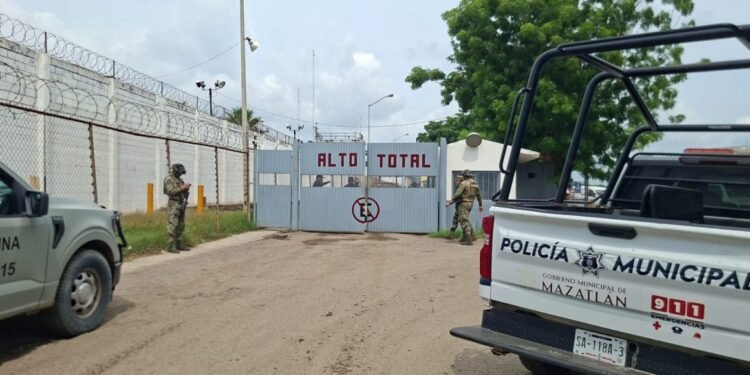 Riña en penal de Mazatlán deja 2 muertos en nuevo hecho violento
