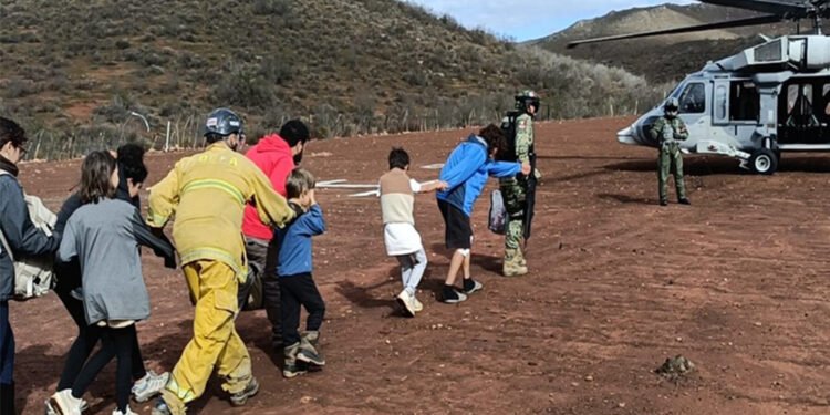Rachel los dejó aislados; un helicóptero rescató a 32 personas y tres perros