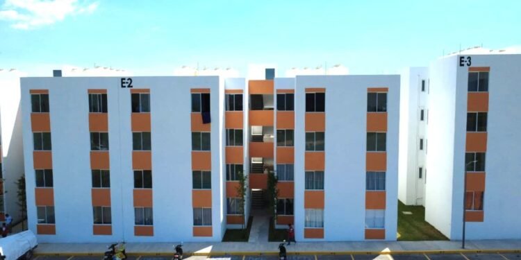 ¿Debes al INFONAVIT? Ya no pueden hablarte despachos de cobranza, ahora será mediante asesores propios