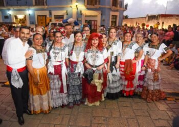 Layda respalda a Hinojosa por Campeche