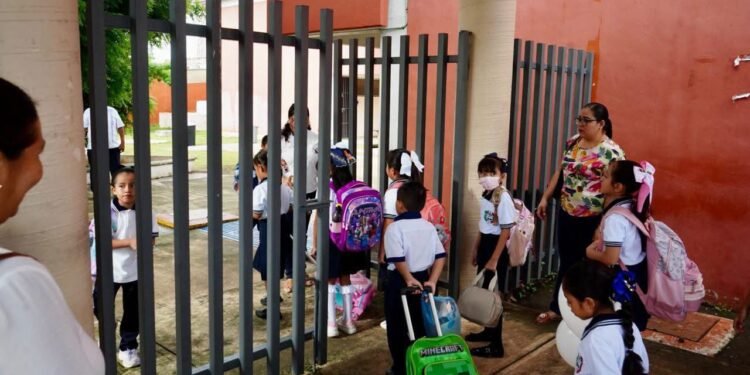 Suspenden clases en Campeche por tormenta tropical