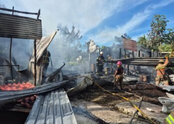 Incendio consume vivienda en Ciudad del Carmen; investigan si fue provocado