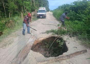 Deslave amenaza tramo carretero de Candelaria; alertan a conductores por daños en la vía