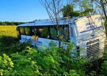 Accidente carretero en Campeche lesiona a 12 trabajadores de la UNACAR