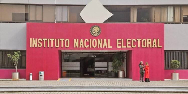 INE establece reglas para corregir entregas equivocadas de paquetes electorales
