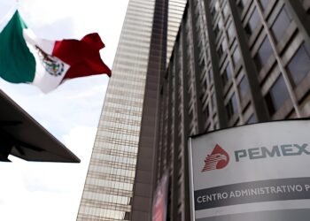 Pemex descarta despidos masivos y reducción de salarios