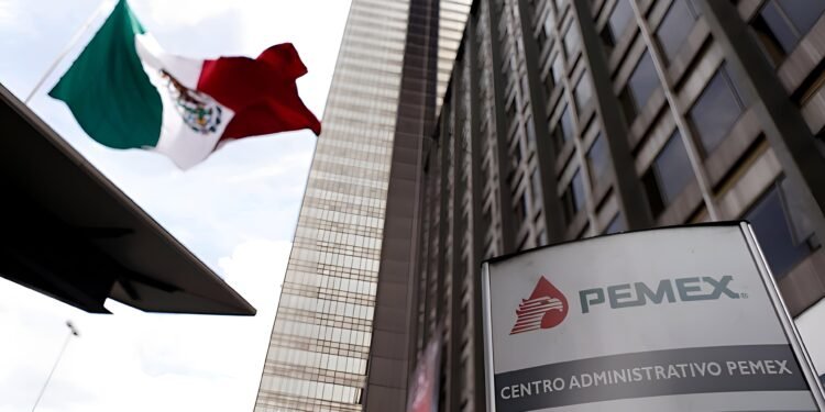 Pemex descarta despidos masivos y reducción de salarios