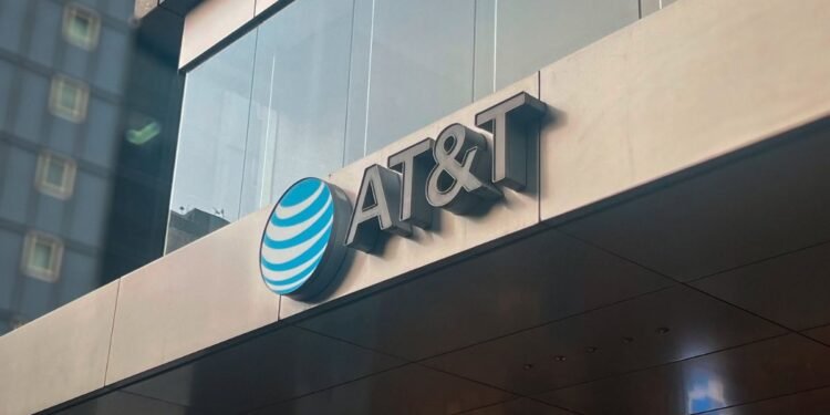 Televisa compra AT&T México en conjunto a Fintech Holdings