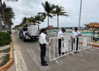 ¡Precaución! Cierran tramo del Malecón Costero de Ciudad del Carmen por “Isaías”