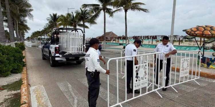 ¡Precaución! Cierran tramo del Malecón Costero de Ciudad del Carmen por “Isaías”