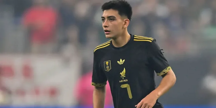 Gilberto Mora en partido, jugador mexicano