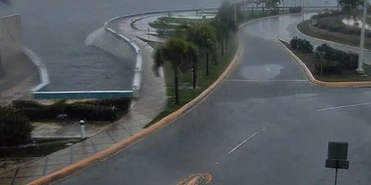 ¿Vas a circular? Estas vialidades presentan riesgos por las lluvias