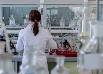 ¿Se escapó la peste de un laboratorio? Esto se sabe del caso que preocupa a EU