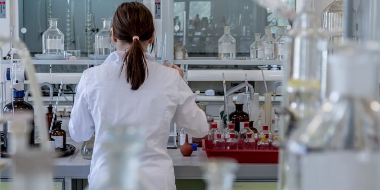 ¿Se escapó la peste de un laboratorio? Esto se sabe del caso que preocupa a EU